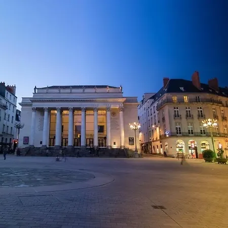 Grand Centre Avec Terrasse Et Parking